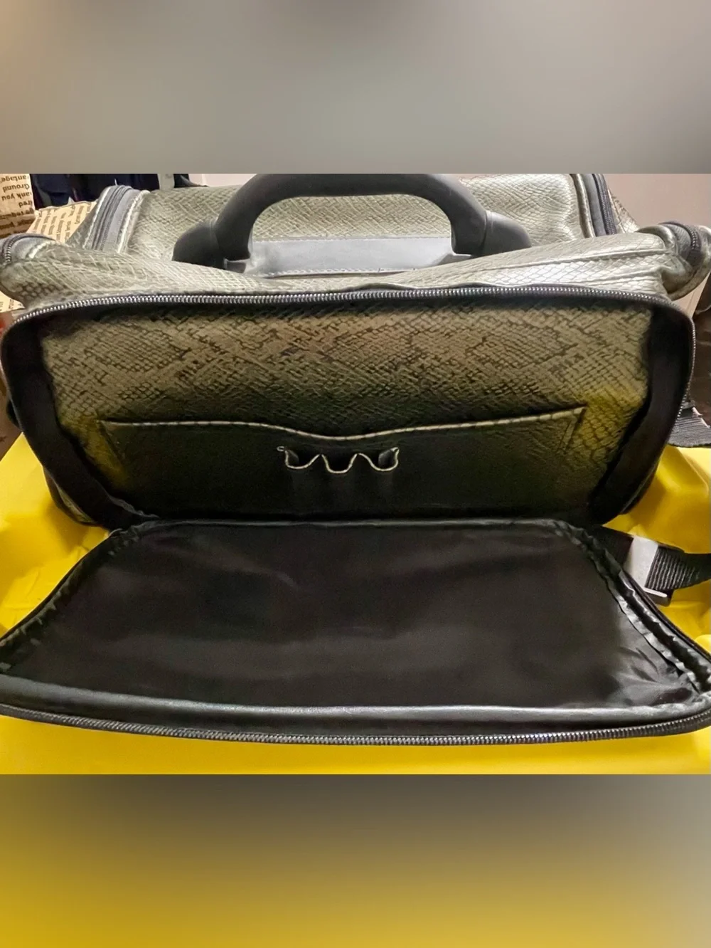 Cynthia Rowley Beauty Olive Green And Black Vintage Makeup Bag